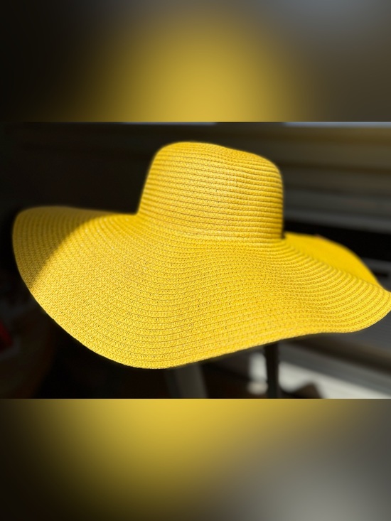 Odiva Accessories - NWT Wide Brim Yellow Straw Raffia Hat M-L